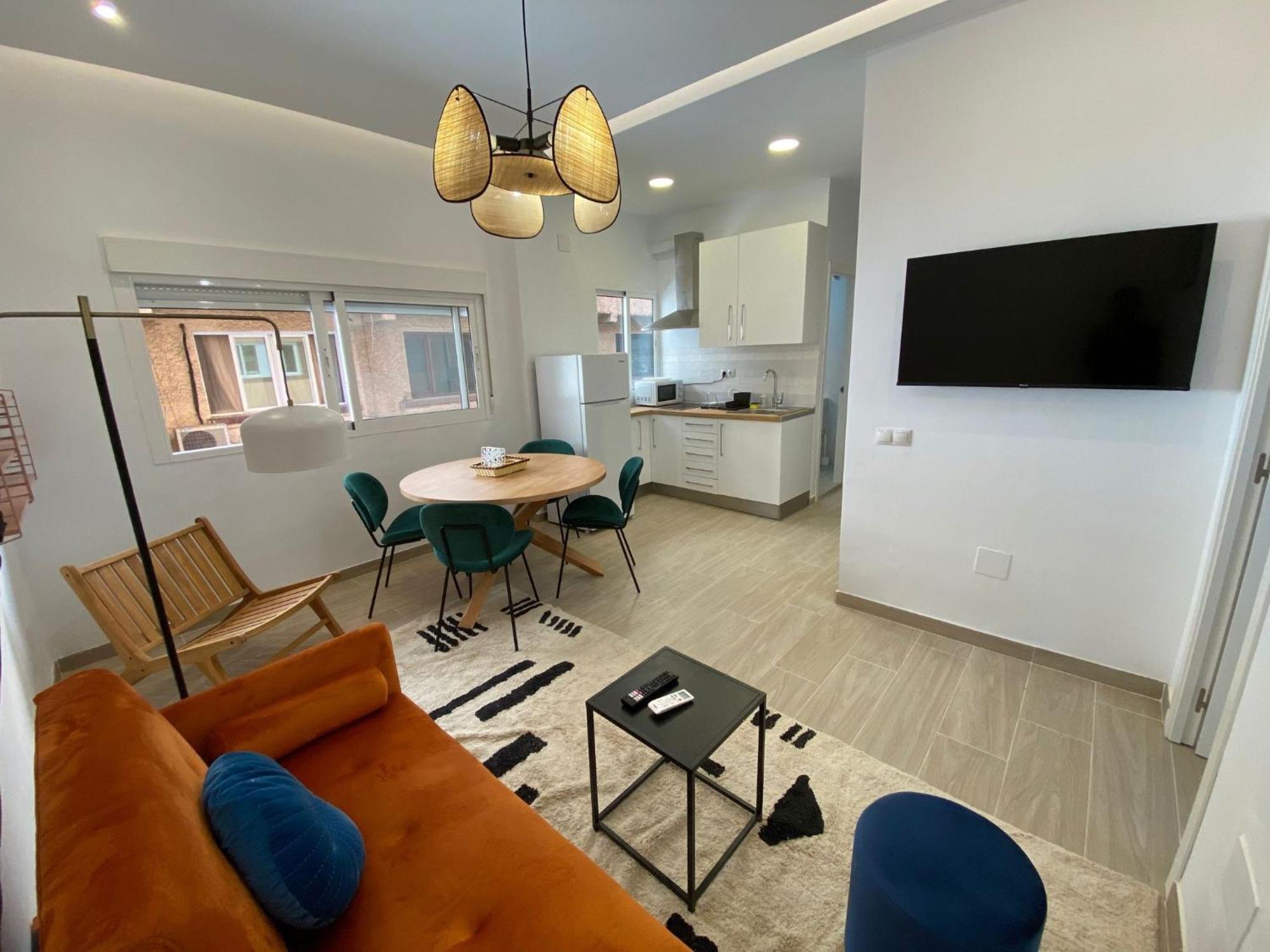 City Center And Beach Renovated Apartment Фуeнхирола Екстериор снимка